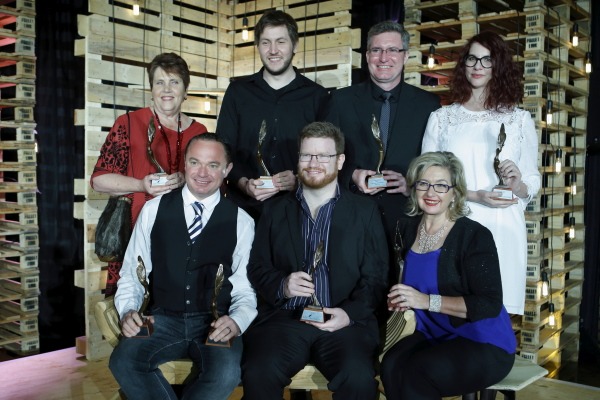 Kinderboekwenners: Voor, van links, Jaco Jacobs, Stephen Wallace en Santie Nel. Agter, van links, Troula Goosen, Chris Venter, Fanie Viljoen en Elsbeth Eksteen