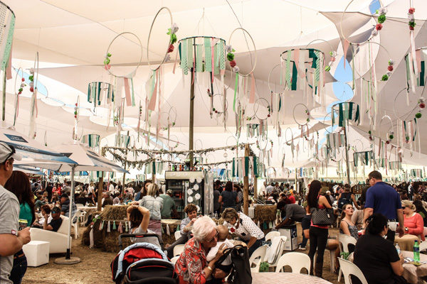 Tussen die inkopies deur is daar rusplek om manlief te los as die stap te veel raak.