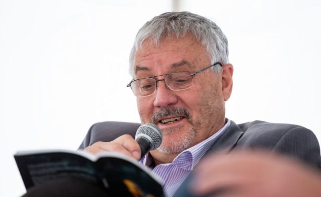 Daniel Hugo (1955–) - LitNet