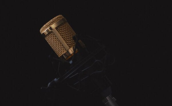 Persverklaring: Eben Cruywagen se laaste radiodramaverwerking bring Stinkhout...